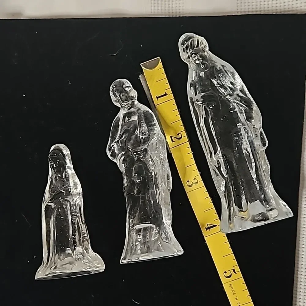 Elegant 6-Piece Clear Glass Nativity / Manger Set